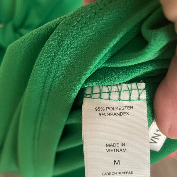 Bundle of 3 women’s sleeveless shirts - Picture 10 of 10